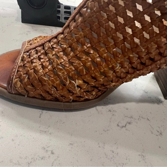 Brown Block Heel Covered Peep Toe Ankle Booties Size 8.5 - Picture 9 of 10